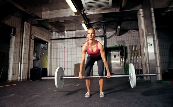 hamstring exercises for women, woman at the bottom of a deadlift