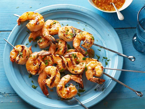 3 skewers of bbq shrimps as a high protein source